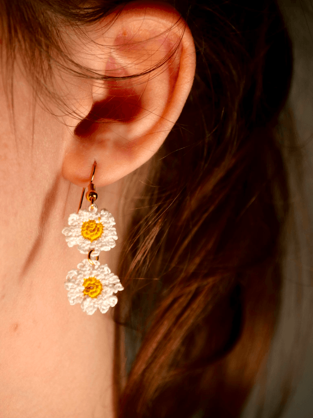 Boucles d'oreilles dorées - Double pâquerettes