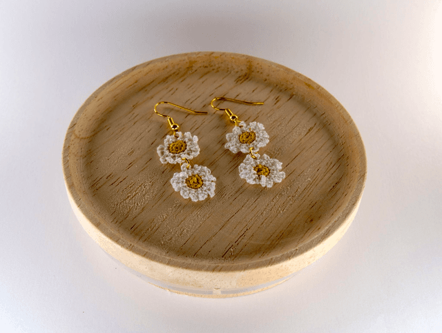 Boucles d&#039;oreilles dorées - Double pâquerettes